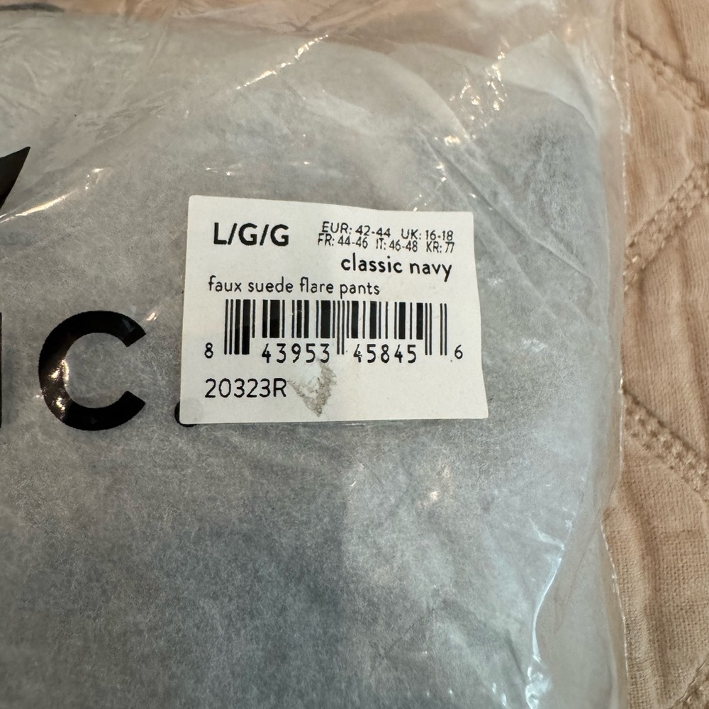 Spanx Classic Navy Faux Suede Flared  Pants Size Large fits Medium - Picture 6 of 7